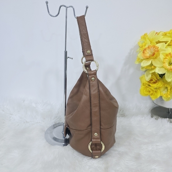 Michael Kors leather hobo with one main compartment and two outside compartments - Picture 9 of 17